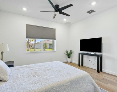 13404 Brotherhood Way - Photo Thumbnail 22