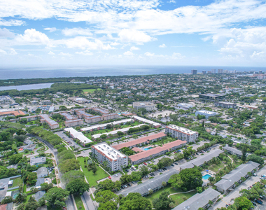 250 Ne 20th Street - Photo Thumbnail 25