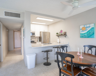 250 Ne 20th Street - Photo Thumbnail 2