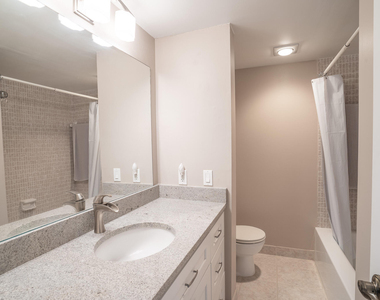 250 Ne 20th Street - Photo Thumbnail 6