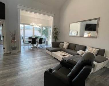 3602 Fairway Drive N - Photo Thumbnail 5