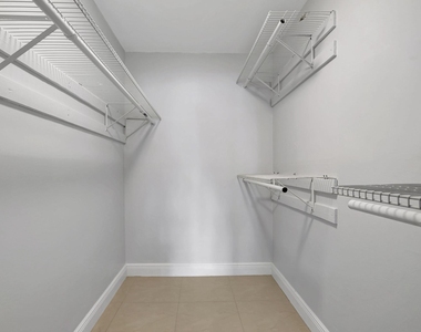 4156 Inverrary Drive - Photo Thumbnail 8