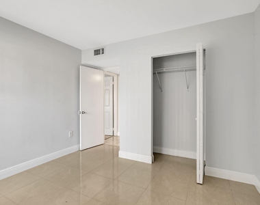 4156 Inverrary Drive - Photo Thumbnail 6