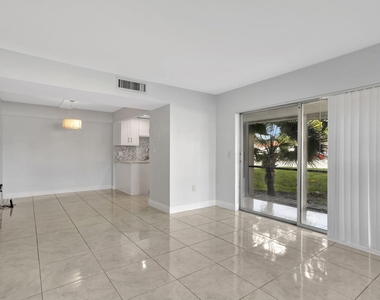 4156 Inverrary Drive - Photo Thumbnail 11
