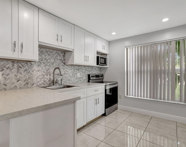 4156 Inverrary Drive - Photo Thumbnail 10
