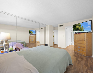 10777 W Sample Road - Photo Thumbnail 8