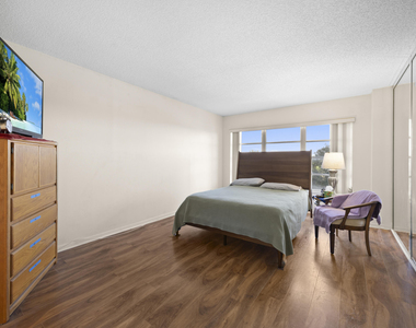 10777 W Sample Road - Photo Thumbnail 5