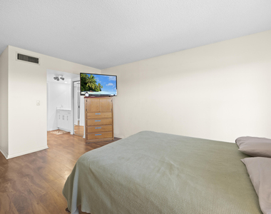 10777 W Sample Road - Photo Thumbnail 7