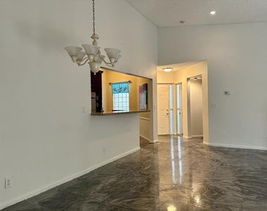 5438 Verona Drive - Photo Thumbnail 10