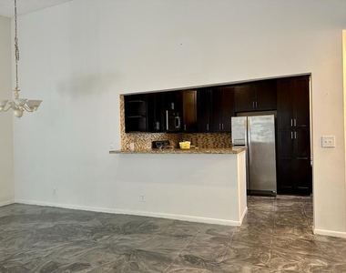 5438 Verona Drive - Photo Thumbnail 11