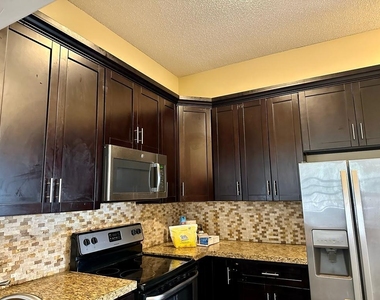 5438 Verona Drive - Photo Thumbnail 6