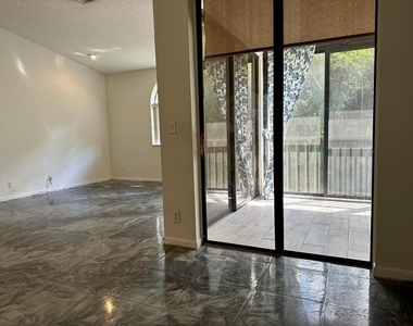 5438 Verona Drive - Photo Thumbnail 2