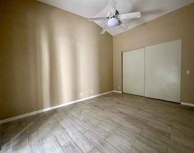 5438 Verona Drive - Photo Thumbnail 12