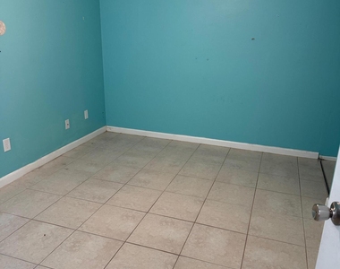 1456 Se Rivergreen Circle - Photo Thumbnail 4