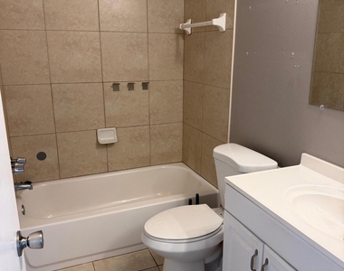 1456 Se Rivergreen Circle - Photo Thumbnail 5