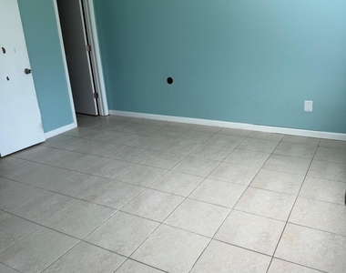 1456 Se Rivergreen Circle - Photo Thumbnail 6