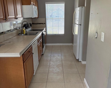1456 Se Rivergreen Circle - Photo Thumbnail 3