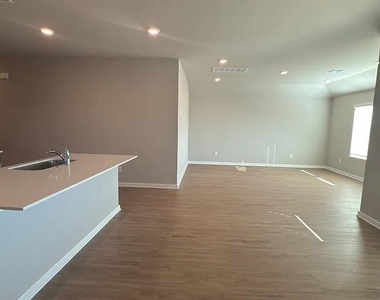 2924 Firefly Drive - Photo Thumbnail 5
