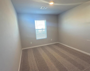 2924 Firefly Drive - Photo Thumbnail 15