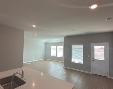 2924 Firefly Drive - Photo Thumbnail 4
