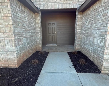 2924 Firefly Drive - Photo Thumbnail 3