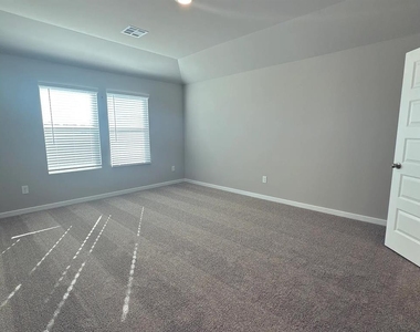 2924 Firefly Drive - Photo Thumbnail 11