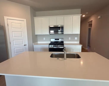 2924 Firefly Drive - Photo Thumbnail 7