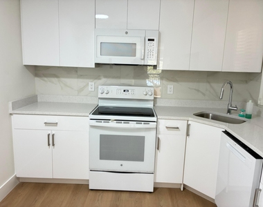3460 Nw 47th Avenue - Photo Thumbnail 8