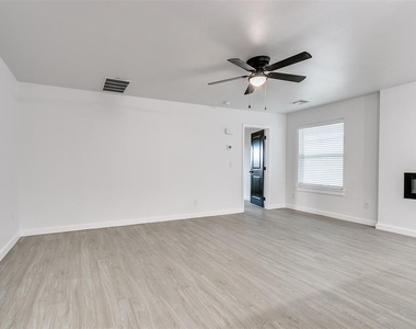 13013 Nw 3rd Court - Photo Thumbnail 13