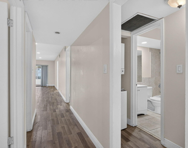 220 Nw 43rd Court - Photo Thumbnail 7