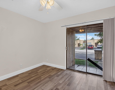 220 Nw 43rd Court - Photo Thumbnail 14