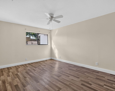 220 Nw 43rd Court - Photo Thumbnail 21