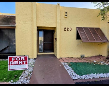 220 Nw 43rd Court - Photo Thumbnail 2