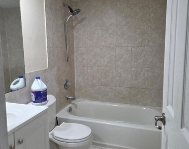 220 Nw 43rd Court - Photo Thumbnail 3