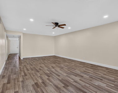 220 Nw 43rd Court - Photo Thumbnail 20