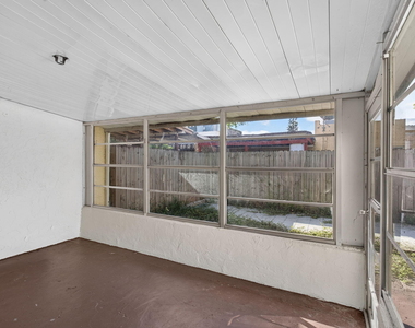 220 Nw 43rd Court - Photo Thumbnail 28