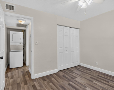 220 Nw 43rd Court - Photo Thumbnail 11