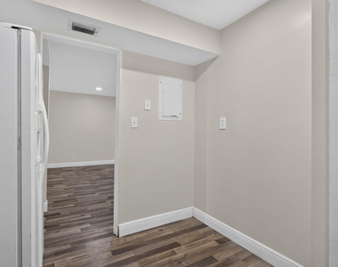 220 Nw 43rd Court - Photo Thumbnail 17