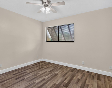 220 Nw 43rd Court - Photo Thumbnail 10