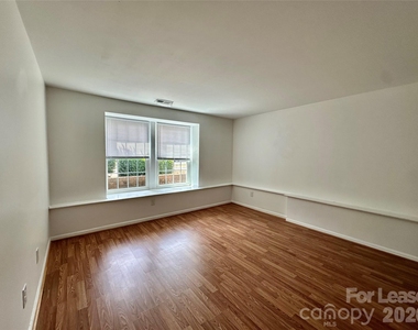 1645 Arlyn Circle - Photo Thumbnail 17
