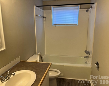 451 Montgomery Avenue - Photo Thumbnail 14