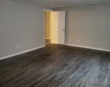 451 Montgomery Avenue - Photo Thumbnail 3