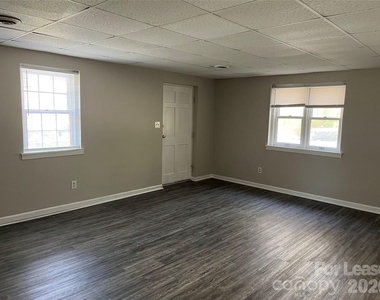 451 Montgomery Avenue - Photo Thumbnail 12