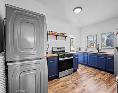529 E Latham Avenue - Photo Thumbnail 11