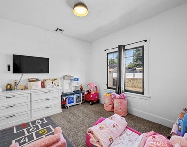 529 E Latham Avenue - Photo Thumbnail 9