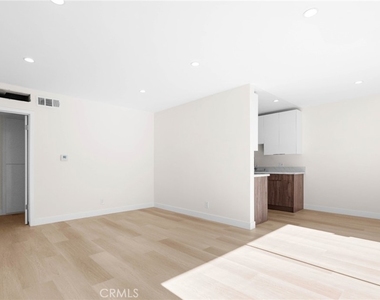 7961 Willis Avenue - Photo Thumbnail 2