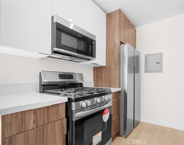 7961 Willis Avenue - Photo Thumbnail 5