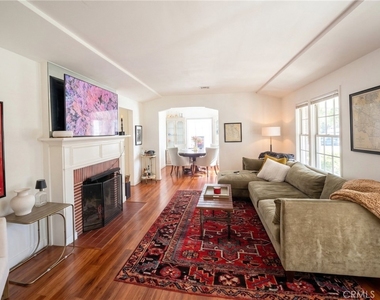 4332 Sunnyslope Avenue - Photo Thumbnail 1