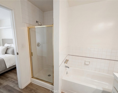 4332 Sunnyslope Avenue - Photo Thumbnail 11