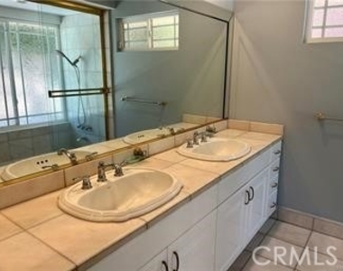 4635 Nomad - Photo Thumbnail 12